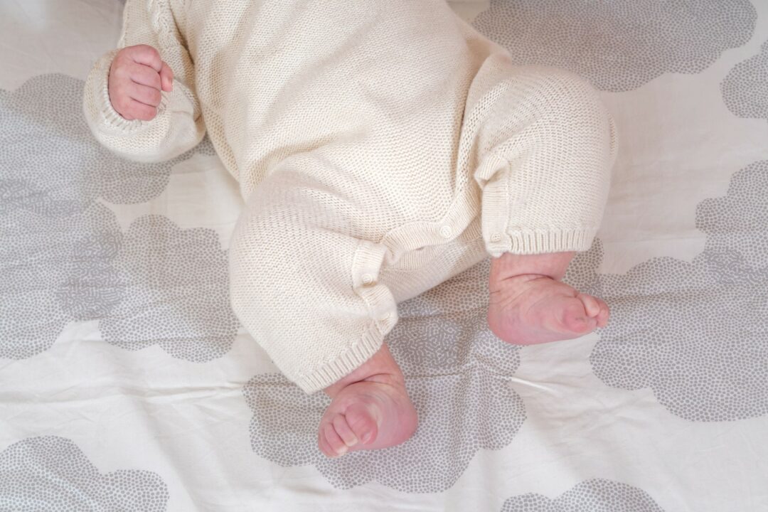 Tapis d'éveil la vie belle motif exclusif nuages gris